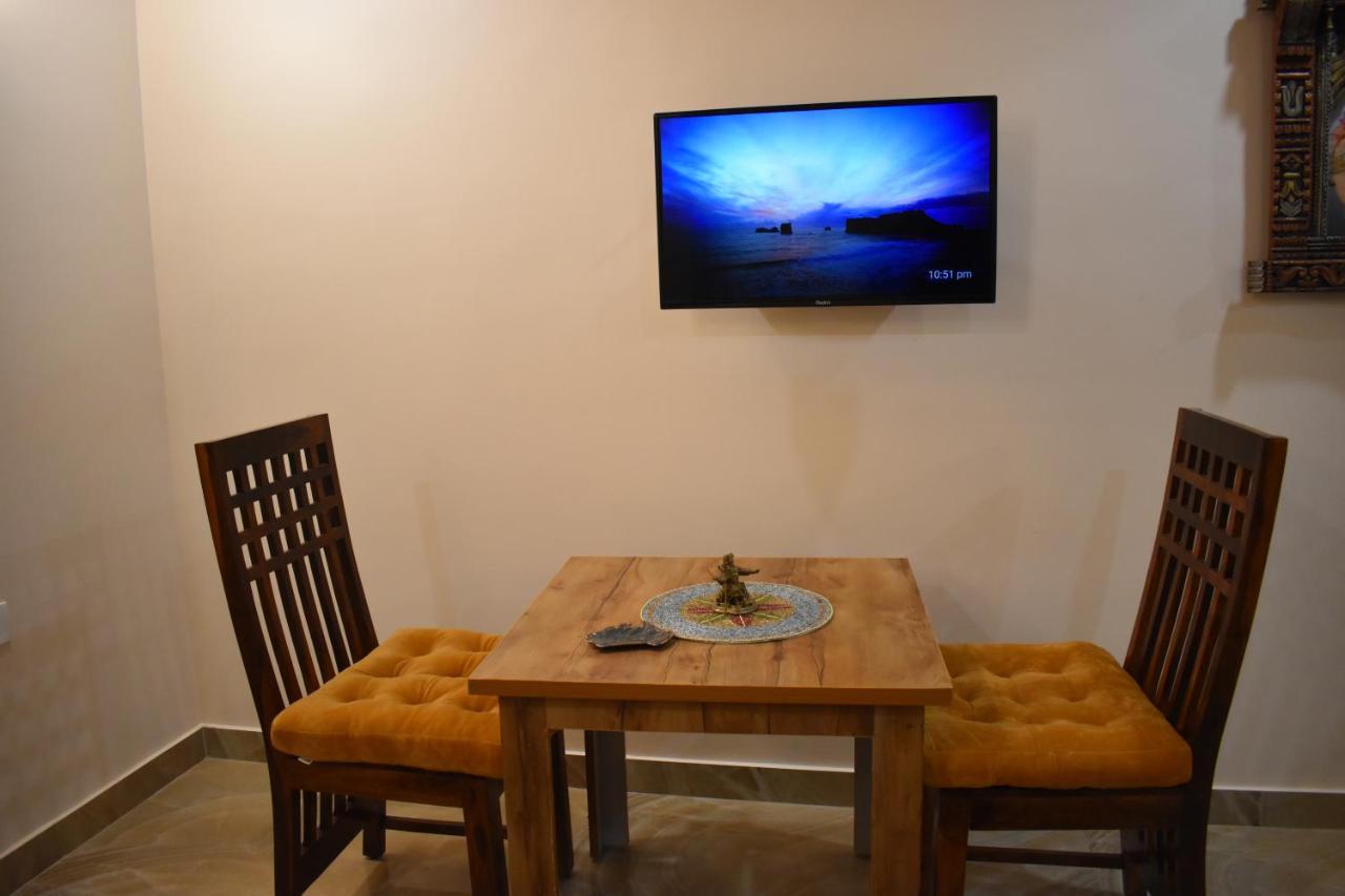 Idyllic Private Cottage W/King Bed + Mountain View Kasauli Bagian luar foto
